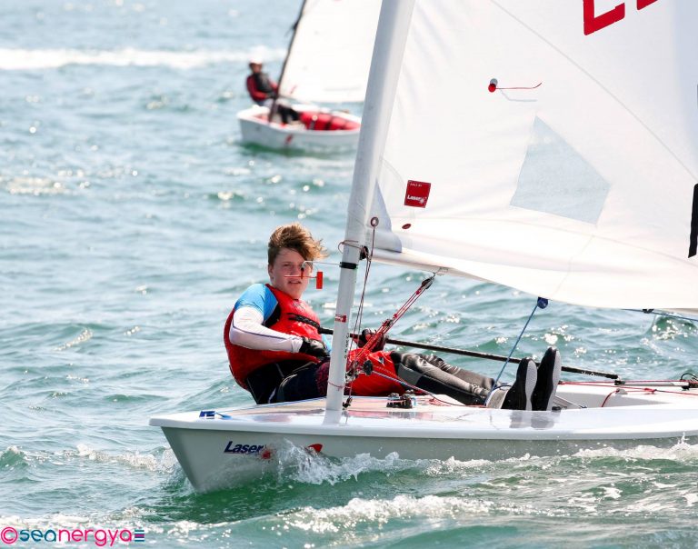 Marea, din ea însăși. Și din noi.